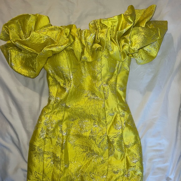 Yellow Jaquard Bodycon dress - Picture 2 of 2